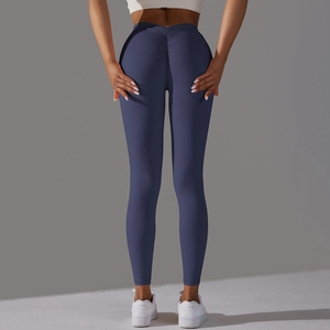 Détail du legging taille haute bleu marine avec effet galbant et couture froncée