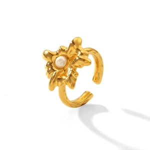 French retro heart ring in golden stainless steel with pearl center and wavy textures