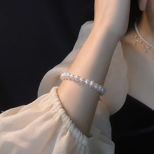 Elegant freshwater pearl bracelet for women with high luster and minimalist design