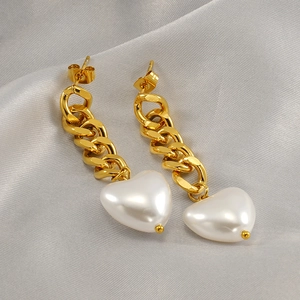 Detail of 18K gold-plated chain earrings featuring heart-shaped white pearl pendants