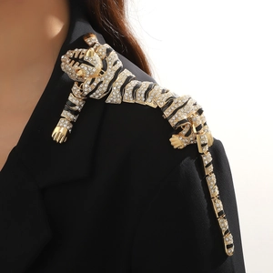 Luxury Alloy Rhinestone Animal Brooch For Women Men Leopard Crocodile Scorpion Tiger Lizard Shape Suit Pin Fashion Jewelry Accessory