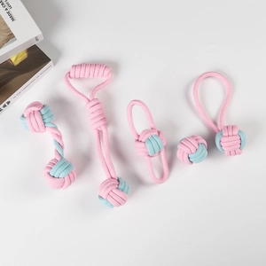 5-teiliges Set aus rosa und blau geflochtenem Baumwoll-Hundespielzeug mit Bällen