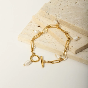 18K gold plated stainless steel chain bracelet with five baroque pearls and OT toggle clasp