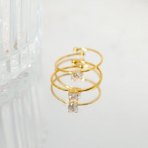 Minimalistischer Ring mit 18K Goldbeschichtung, Edelstahl und rundem Zirkonstein-Besatz