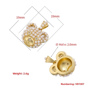 Detailed specs of gold bear pendant with pearls, 19x19mm size and 2.6g weight info