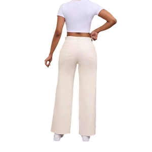 Jean taille haute à jambe large pour femme en blanc cassé, vue de dos sur fond blanc