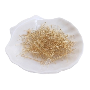 Goldfarbene Flachkopfstifte T-Stifte für DIY-Schmuck in dekorativer Muschelschale