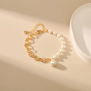 Detail of 18K gold O-chain joined with white pearls and baroque pearl pendant