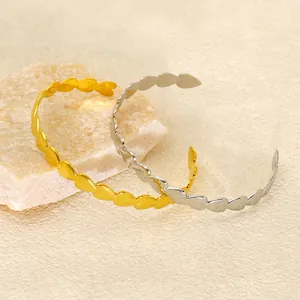 Minimalist open heart link bracelet in 18K gold and silver finish on stones