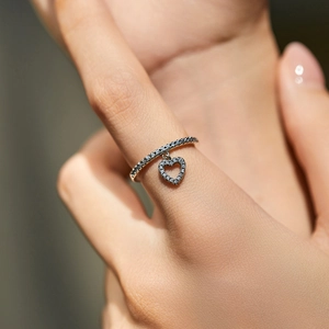 Sparkling S925 sterling silver ring with a dangling heart charm and pavé zircon stones