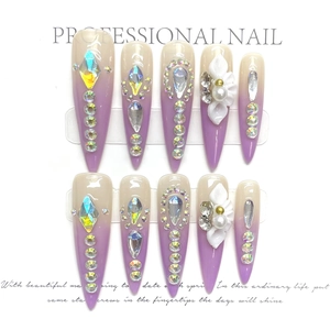 Handgefertigte Stiletto Press On Nägel Mit Luxus Strasssteinen Und 3D Blumen Lila Farbverlauf Elegante Maniküre