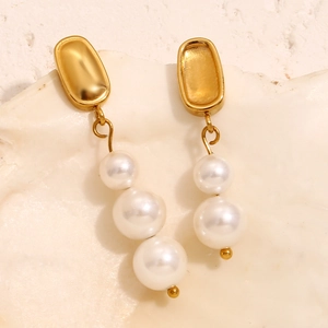 Boucles d'oreilles en acier doré 18 carats avec perles tombantes asymétriques