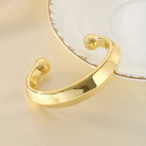 Bracelet jonc ouvert en forme de C en acier inoxydable poli plaqué or 18 carats