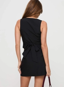 Detail of elegant black two-piece set featuring back bow design on sleeveless top