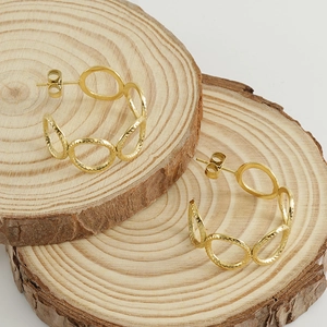 Vintage 18K gold plated stainless steel C-hoop earrings with textured hollow ring design