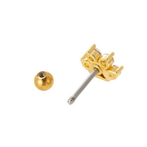 Detailansicht goldener Kronen-Ohrstecker mit Kristall und Schraubverschluss auf Weiß