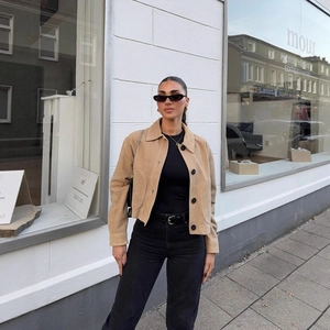 Women's camel faux suede cropped jacket with large pockets for a stylish outdoor streetwear look