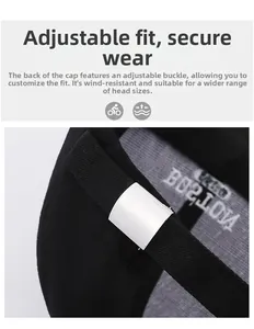 Dettaglio della fibbia in metallo regolabile e cinturino nero di un cappellino da baseball