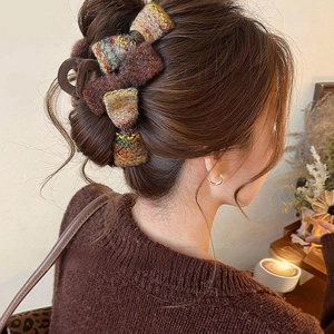 Pince à cheveux avec nœud en tweed marron et jaune moutarde pour coiffures d'automne