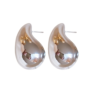 Chic two-tone teardrop acrylic stud earrings with gold and silver metallic finish