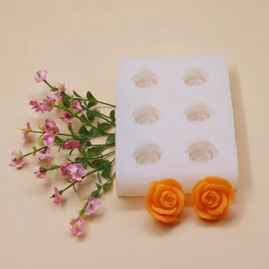 Détail du moule en silicone à 6 roses pour décoration de gâteaux et loisirs créatifs