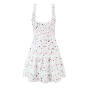 Vestido floral francés con ribete de encaje y tirantes finos en blanco y rosa