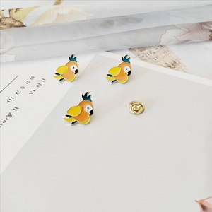 Vibrant parrot enamel brooch pin with yellow and orange drip oil finish for collars