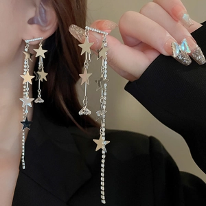Boucles d'oreilles étoiles argentées avec strass et longs pompons pour femmes chic