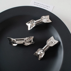 Three-piece set of elegant silver metal bow hair clips in minimalist duckbill style