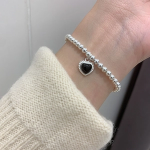 Vintage Beaded Bracelet With Black Heart Pendant Retro Electroplated Copper Niche Design Minimalist Jewelry For Women