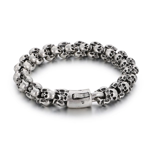 Retro punk skull link bracelet in vintage silver finish made of stainless steel for men