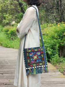 Women's Crossbody Bag Canvas Ethnic Style Floral Embroidery Tassel Wood Beads Bohemian Shoulder Bag Travel Casual