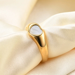 Heart Signet Ring 304 Stainless Steel 18K Gold Plated Shell Inlay Minimalist Polished Fashion Jewelry For Women