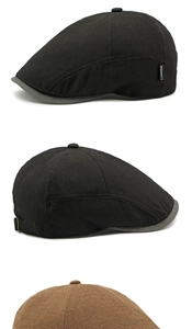 Détail d'une casquette plate gaufrée avec tissu respirant et étiquette MOWRIS
