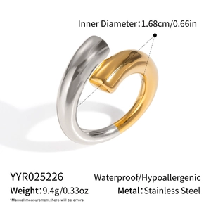 Detailed view of bicolor stainless steel twist ring showing dimensions and material features