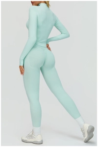 Détails de l'ensemble de yoga côtelé vert menthe avec legging taille haute et haut à manches