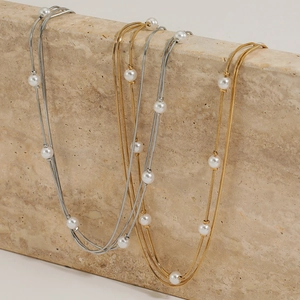 Three-layer stainless steel snake chain necklace with round pearls in gold and silver finish
