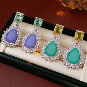 Boucles d'oreilles vintage en forme de goutte avec pierres colorées et boîte à bijoux