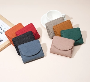 Portefeuilles en cuir grainé pour femmes présentés en huit couleurs tendance