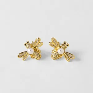 Pendientes de abeja dorada con alas de circonita y perla para mujer elegantes