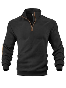 Detail der schwarzen Steppwaffelstruktur und Viertelreißverschluss am Herren-Sweatshirt