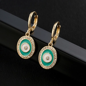 Orecchini a cerchio in oro 18K con occhio greco in smalto verde e cristalli su nero