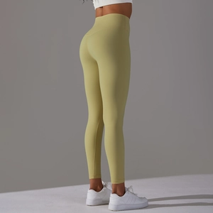Détail du legging de yoga vert avocat à taille haute avec contrôle du ventre et effet galbant