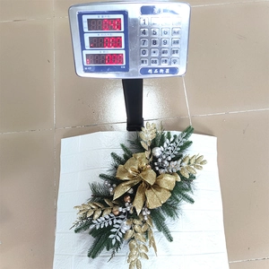 Detailed view of Christmas staircase garland on a scale showing a weight of 0.40kg