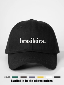 Détail de la broderie brasileira sur casquette noire avec plusieurs options de couleurs