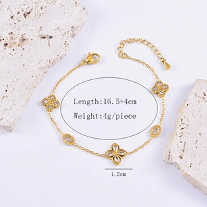 Detailed specs of a gold four-leaf flower bracelet with dimensions 16.5+4cm length