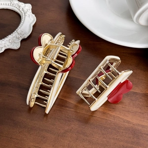 Set di eleganti mollette per capelli a forma di cuore rosso in due diverse misure
