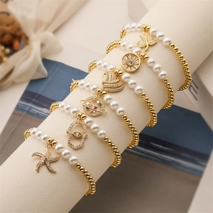 Lot de 6 bracelets en perles dorées avec breloques cœur et étoile de mer en zircon