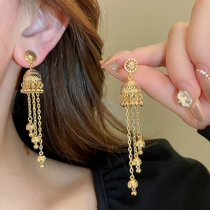 Elegant gold tassel fan-shaped earrings with pearls and vintage ethnic hollow design