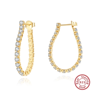 Elegante goldene S925 Sterling Silber Tropfenohrringe mit weißem Zirkon in symmetrischer Sicht